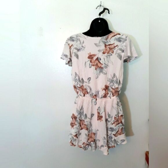One Clothing light pink floral romper - Picture 5 of 6